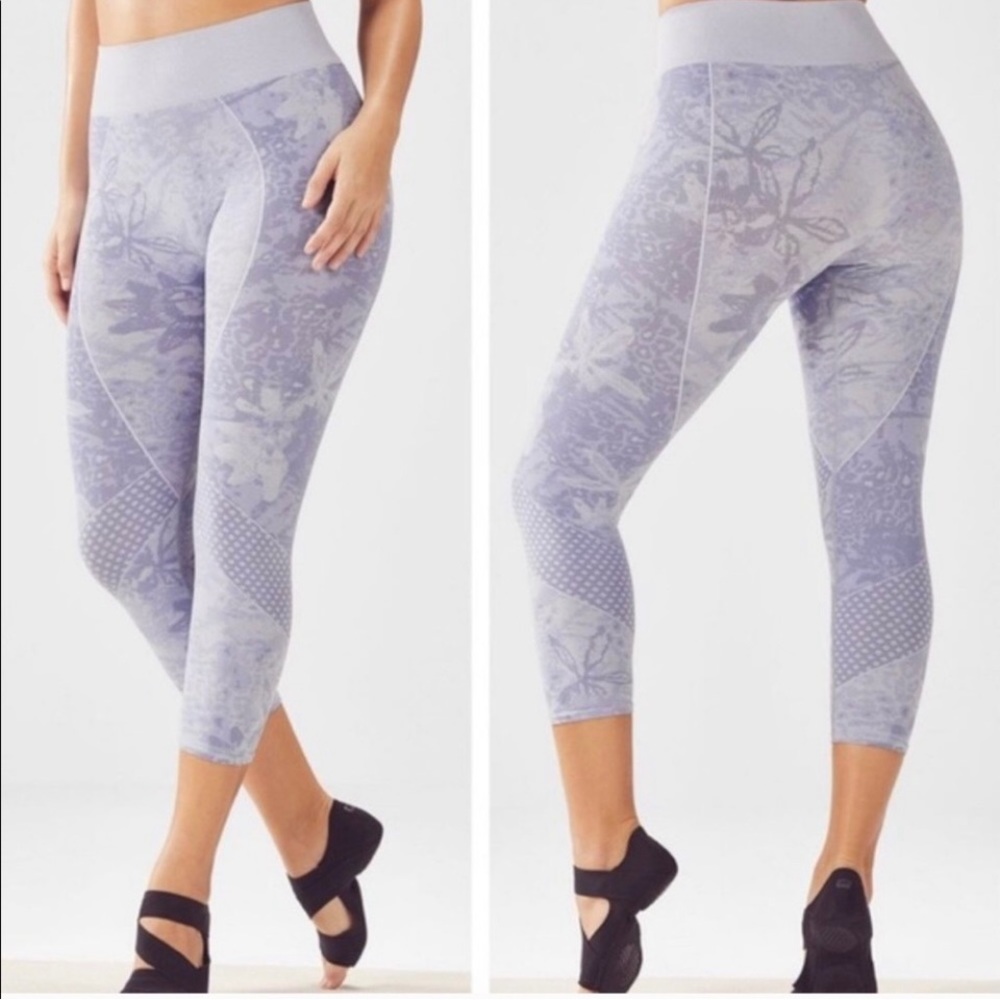 Fabletics Armelle Seamless Floral Jacquard Capri Leggings M